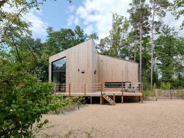 Gîte pour 8 personnes, avec jardin ainsi que jacuzzi et terrasse à Érezée