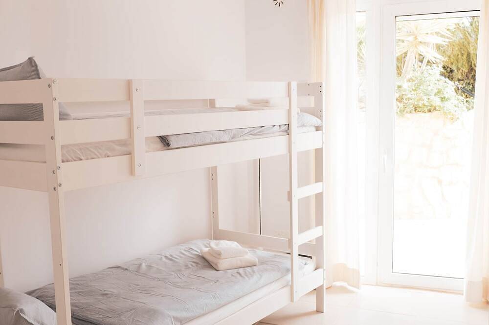 Algarve Windmill, Large Villa & Pool. 2000m to the Beach in Budens, Faro Distrikt