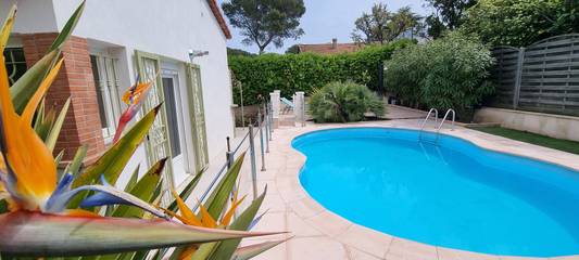 Villa pour 6 personnes, avec jardin ainsi que piscine et terrasse à Fréjus