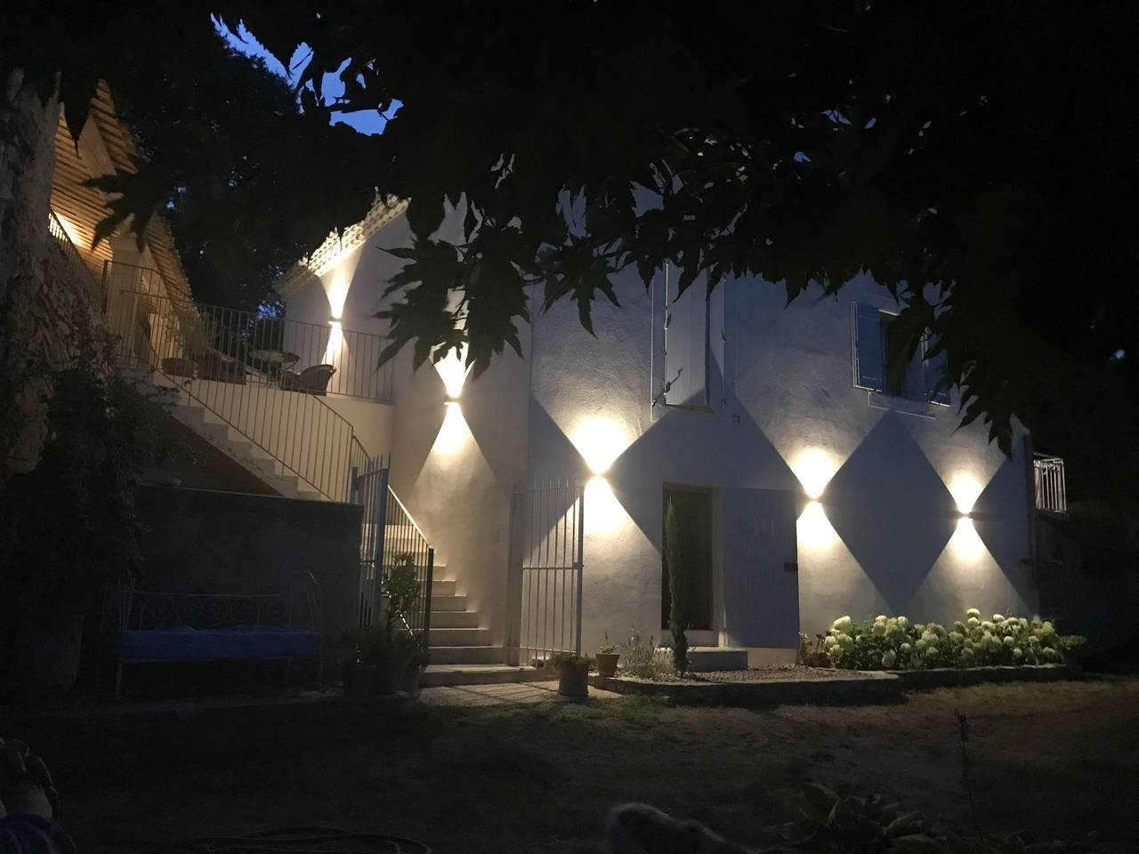 Ganze Wohnung, Charmante Ferienwohnung, 2 km vom Stadtzentrum von Tresques entfernt, mit allen notwendigen Annehmlichkeiten in Tresques, Nimes und Umgebung