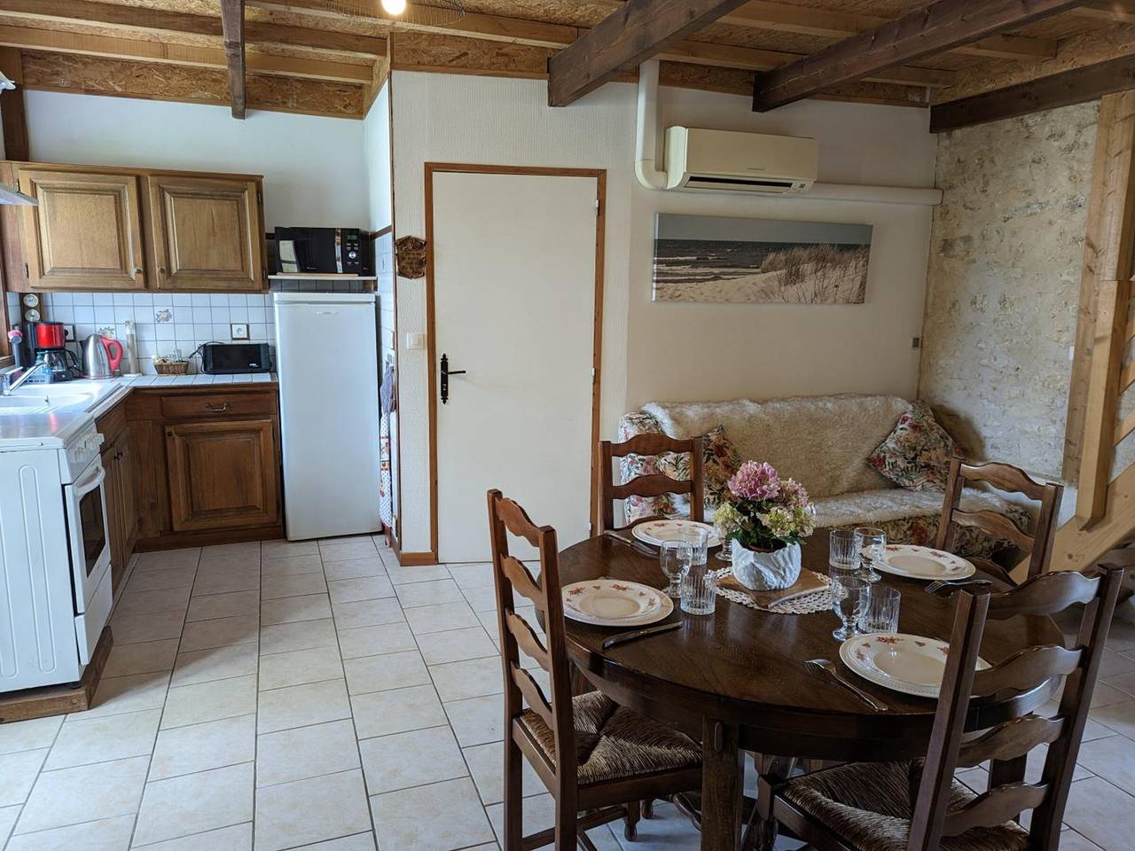 Charente House with Fireplace, Garden, Pets Allowed in Saint-Sulpice-de-Cognac, Charente