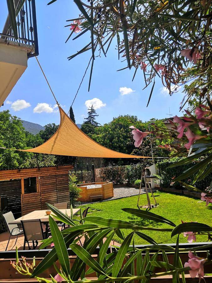 Ferienhaus für 8 Personen, mit Balkon und Terrasse sowie Garten und Ausblick