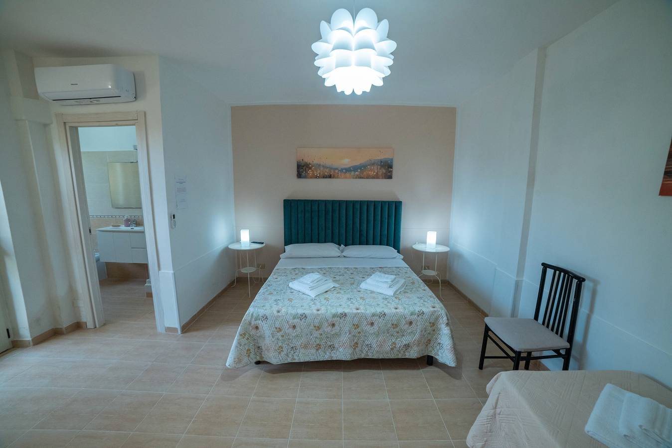 Alojamiento y desayuno 'Camera One Vista Cortile' con terraza compartida y aire acondicionado in Cilento