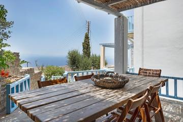 Gîte pour 5 personnes, avec balcon et jardin dans Kea