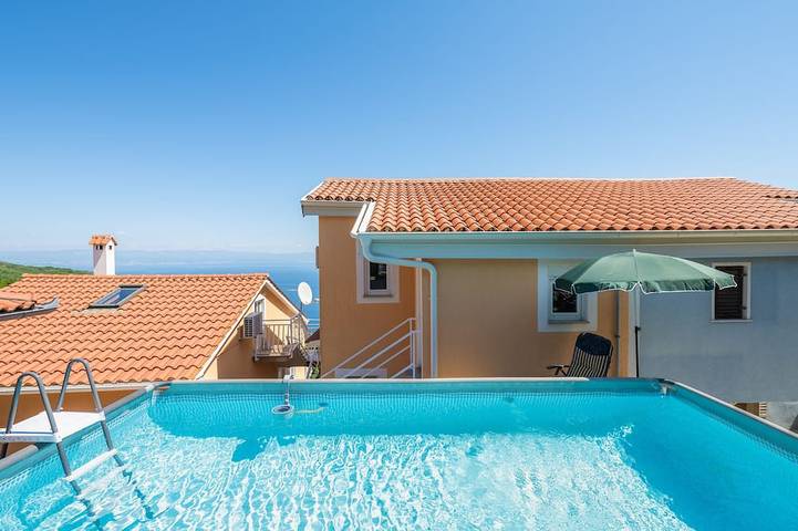 Ferienwohnung für 4 Personen, mit Balkon und Pool, mit Haustier