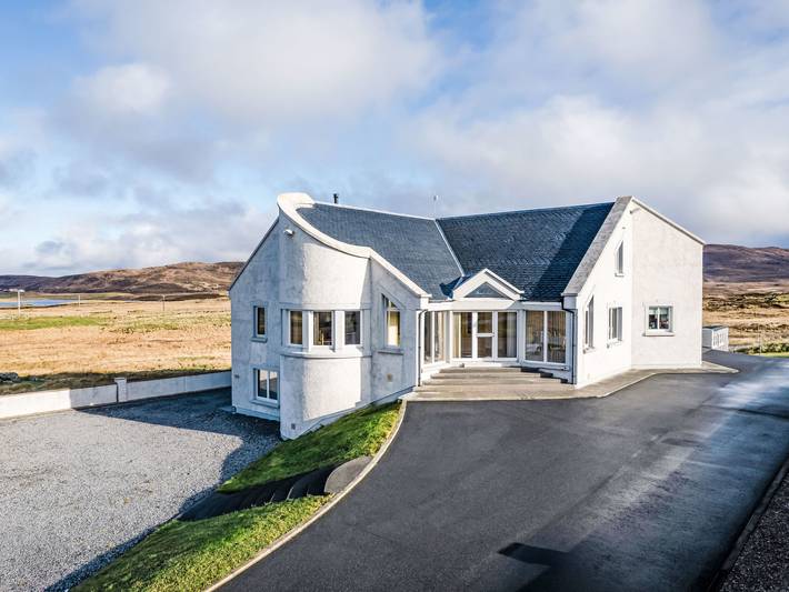 Holiday rental for 13 people, with sauna and view as well as garden in Outer Hebrides