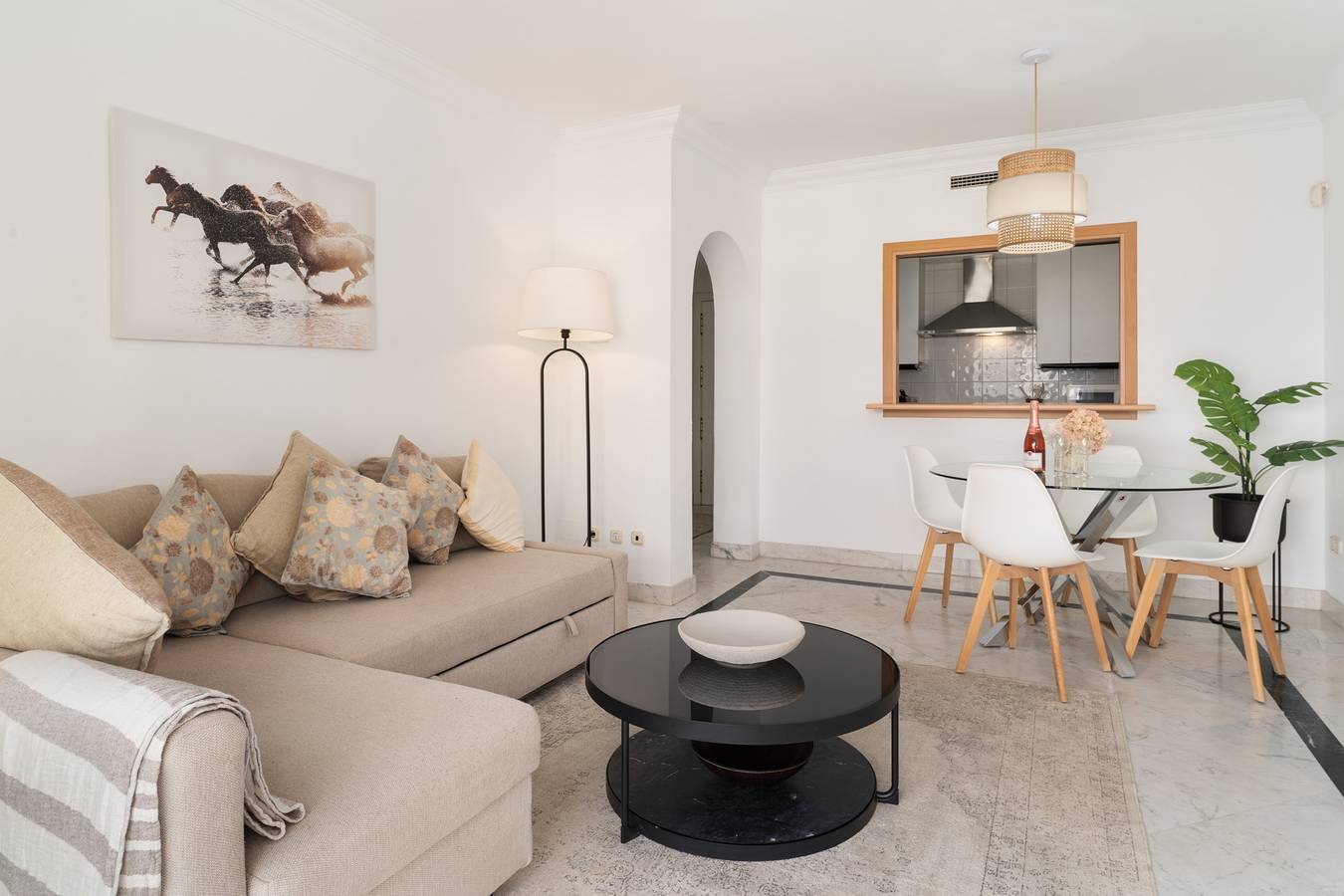Entire apartment, Apartment 'Sunresting  Puerto Banus' with Sea View, Wi-Fi and Air Conditioning in Puerto Banús, Marbella