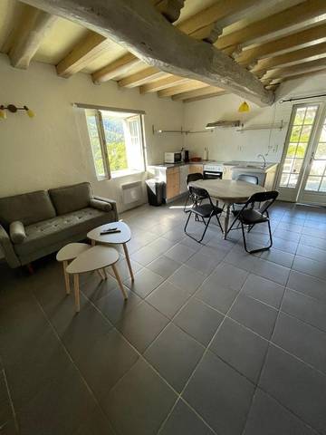Gîte pour 4 personnes, avec vue et jardin à Montferrer