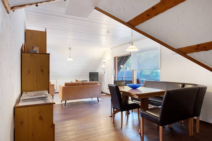 Appartement entier, Appartement 70 m², 2 chambres, vue montagne, balcon et Wi-Fi in Simonswald, Forêt-Noire du Sud
