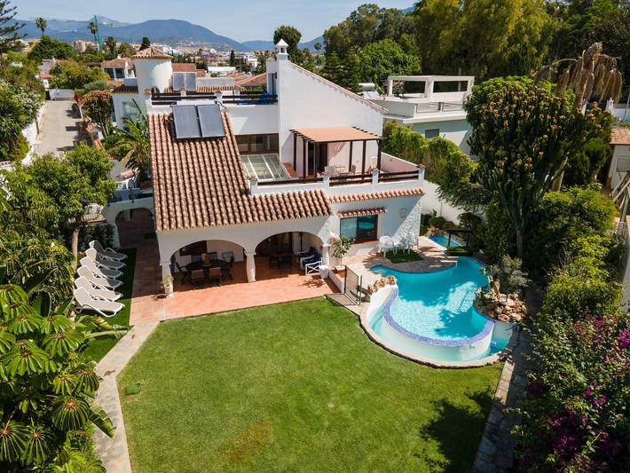 Ferienhaus für 10 Personen, mit Balkon und Garten sowie Kinderpool in Marbella - 2