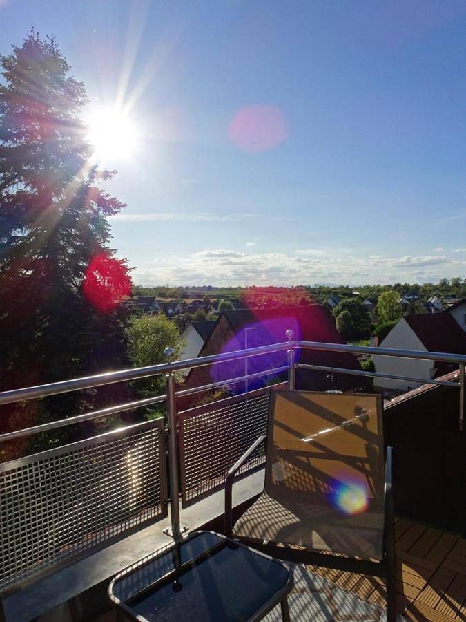 Ferienwohnung für 3 Personen, mit Balkon und Whirlpool sowie Terrasse und Ausblick in Appenweier