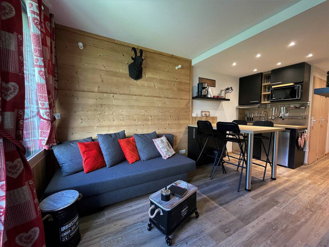 Ganze Wohnung, Renoviertes Studio für 4 Pers. mit Balkon, direkt an den Pisten, 27 m² in Les Menuires, Saint-Martin-de-Belleville