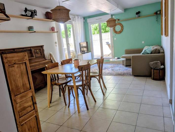 Gîte pour 4 personnes, avec Terrasse dans Villieu-Loyes-Mollon