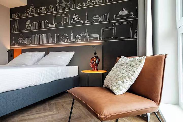 Stylish Relaxed Room w/ Kitchenette – Convenient Access to Cologne Airport in Porz (Köln), Köln