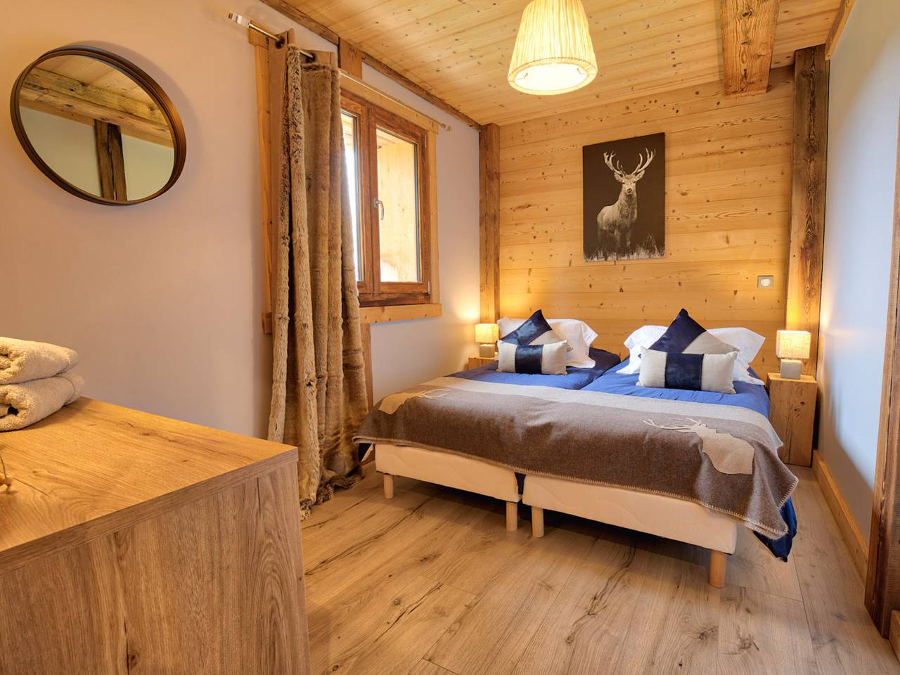 Entire apartment, Mountain comfort at ski slopes with terrace and parking in Notre-Dame-de-Bellecombe, Albertville region