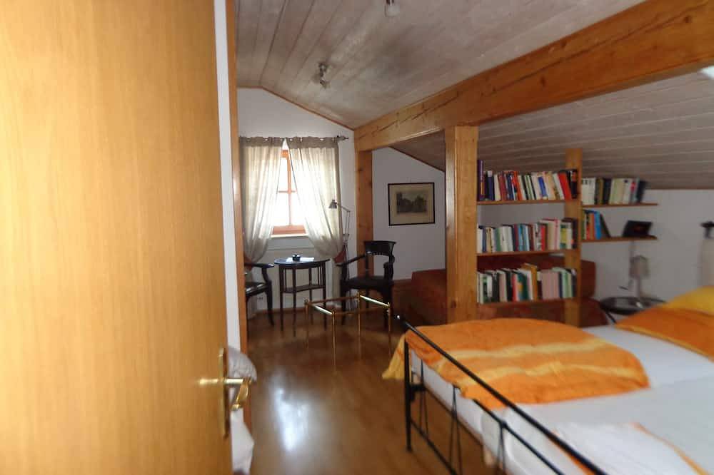 Ganze Wohnung, Renovierte, charmante, große, sehr ruhige Wohnung mit Südbalkon in Landhausvilla in Dießen am Ammersee, Ammersee