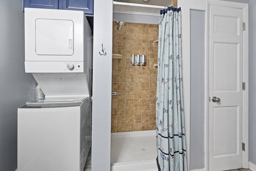 ❤️ Spacious Island Cottage at Indian Lake ❤️ in Stokes Township, Indian Lake