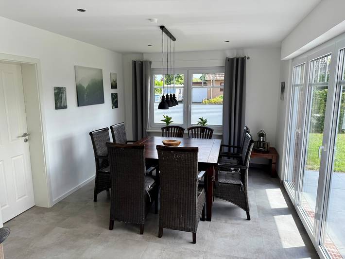Holiday Home 'Neeborg' with Private Terrace, Garden, and Wi-Fi in Zetel, Southern North Sea Coast