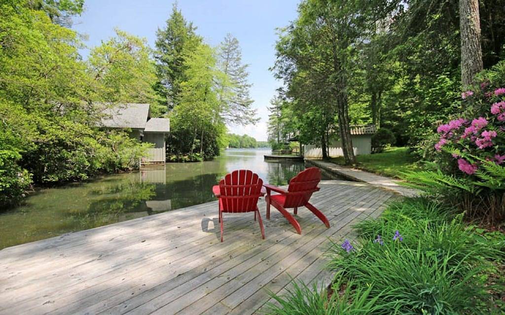 Frieden und Abgeschiedenheit - seien Sie an der glücklichen Bärenbucht im schönen See Toxaway glücklich. in Lake Toxaway