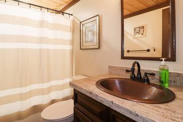 Log Cabin for 9 Guests in Big Bear Lake, San Bernardino County, Picture 3