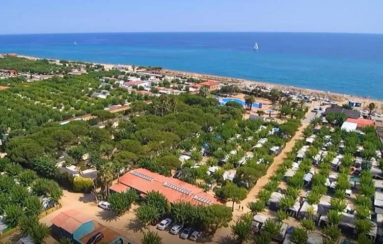 Camping pour 4 personnes, avec Terrasse et Jacuzzi ainsi que Bassin pour enfant et Piscine à Malgrat de Mar
