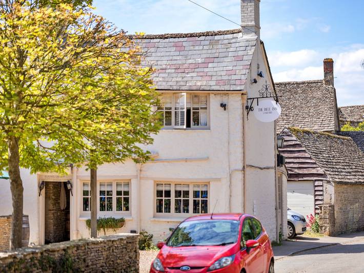 Holiday rental for 11 people, with hot tub and garden, child-friendly in Oxfordshire