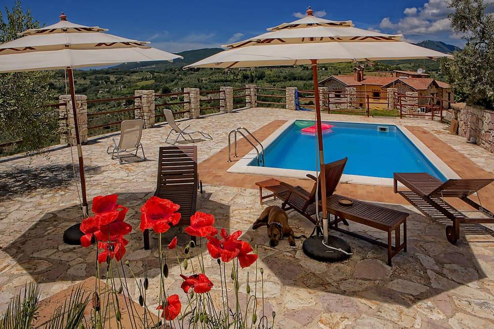 Piscina e vista mozzafiato sulla campagna romana in Casaprota, Terminillo