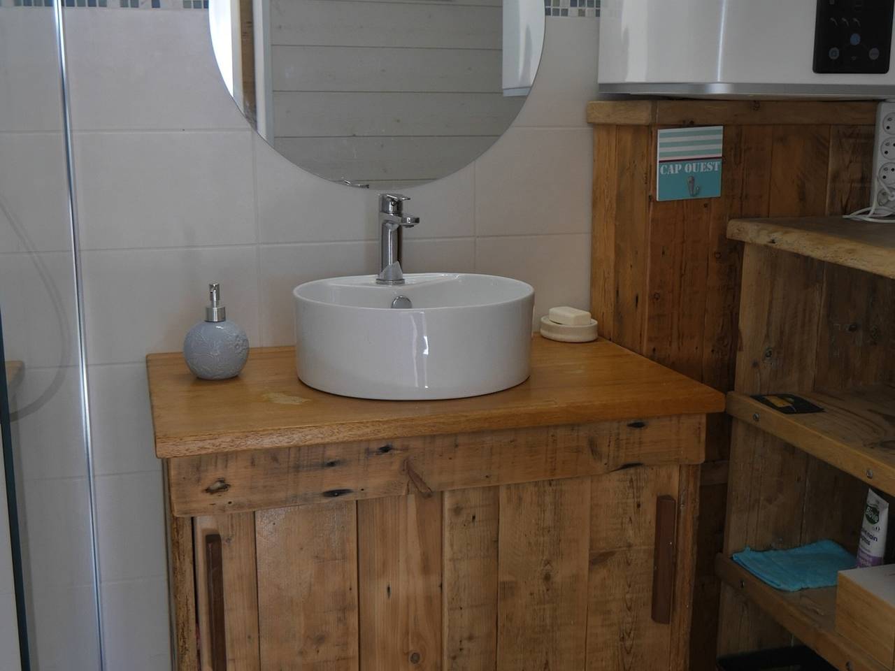 Maison cosy avec jardin, centre de Sauzon, 200m du port, 3 chambres, Wifi, terrasse et barbecue in Sauzon, Côte des Mégalithes