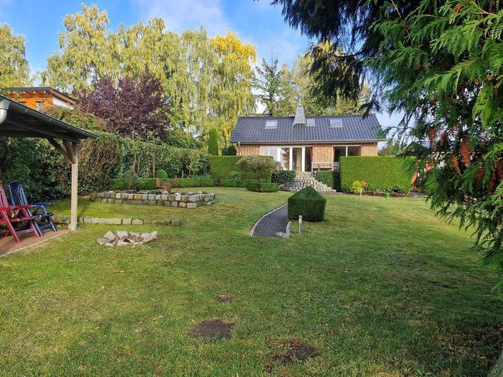 Geräumiges Ferienhaus direkt am See mit Terrasse, Kamin und eigenem Ruderboot in Blankensee (Mecklenburg), Mecklenburg-Strelitz