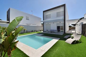 Villa voor 10 Personen in Playa La Barrosa, Chiclana de la Frontera, Afbeelding 1