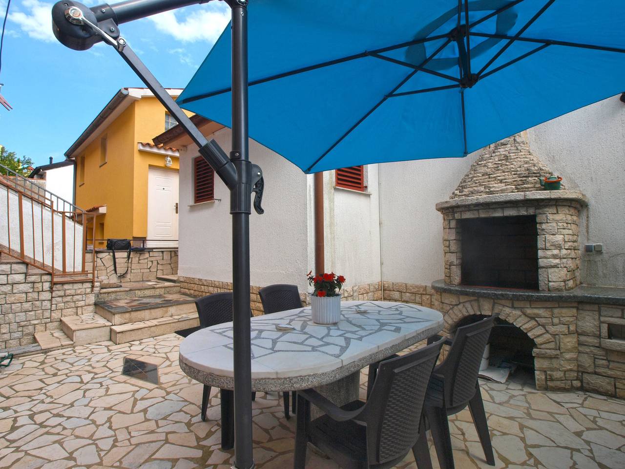 Entire apartment, Holiday apartment for 4 people with terrace in Pula-Medulin, Pula
