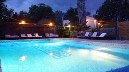 Gîte pour 12 personnes, avec terrasse ainsi que piscine et jardin à Latour-Bas-Elne