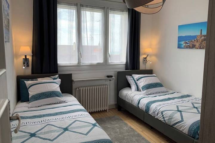 House sleeps 8, 400m from beach, coastal path, 50m from greenway. in Concarneau, Region de Quimper