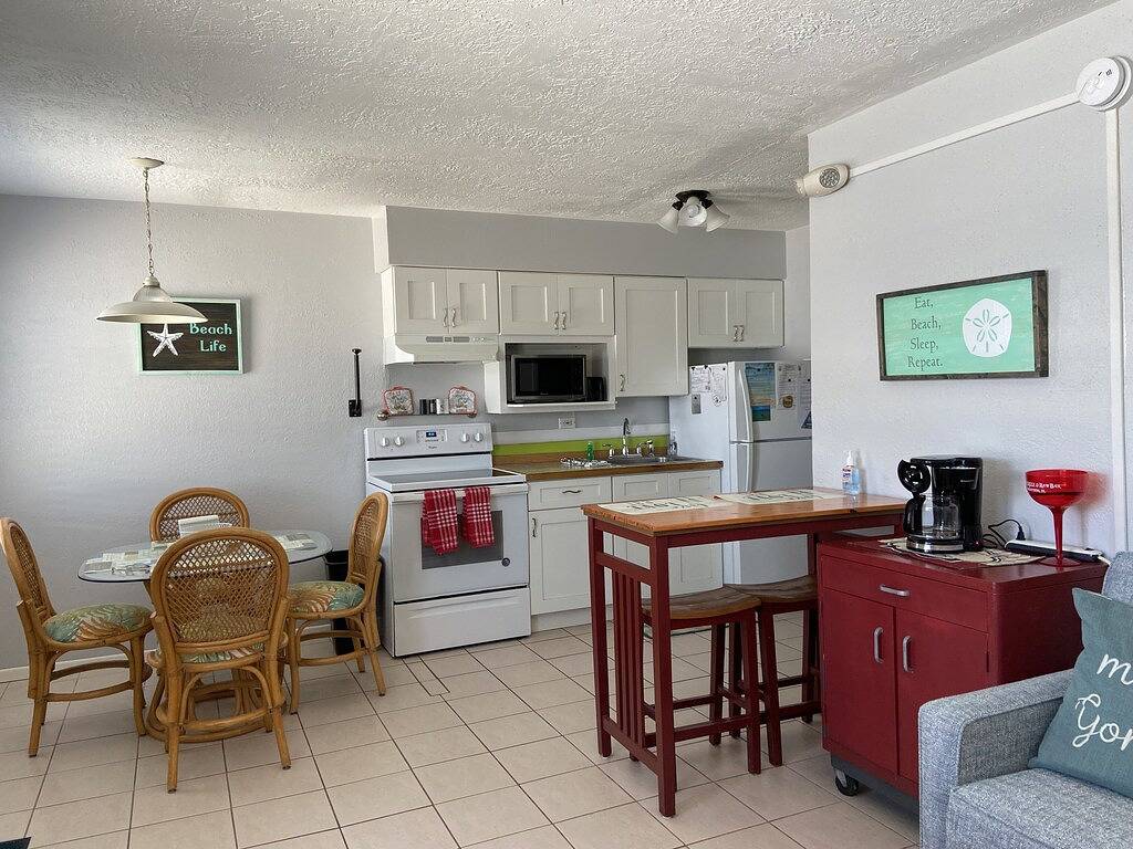 Praktische zentrale Marathon-Lage, Blick auf den Kanal. in Marathon, Monroe County