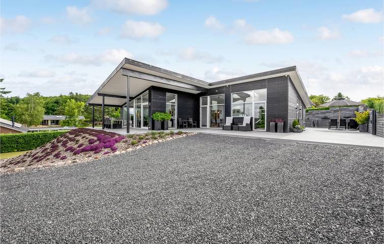 Ferienhaus für 8 Personen, mit Terrasse in Hvalpsund