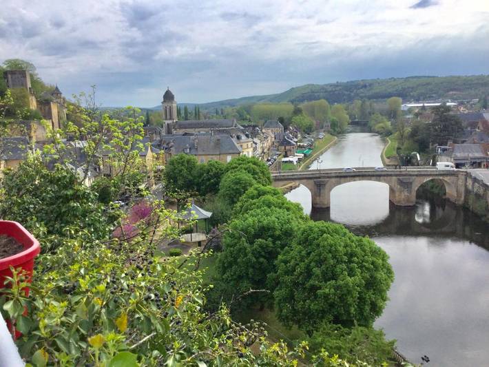 Chambre d’hôte pour 2 personnes, avec Terrasse ainsi que Jardin et Vue à Montignac