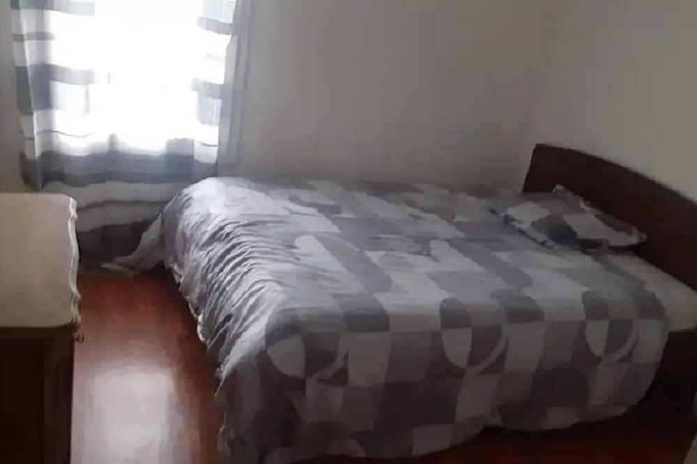 Appartement entier, Appartement de 50m2  simple et calme au dernier étage in L'Isle-d'Abeau, Région de La Tour-du-Pin