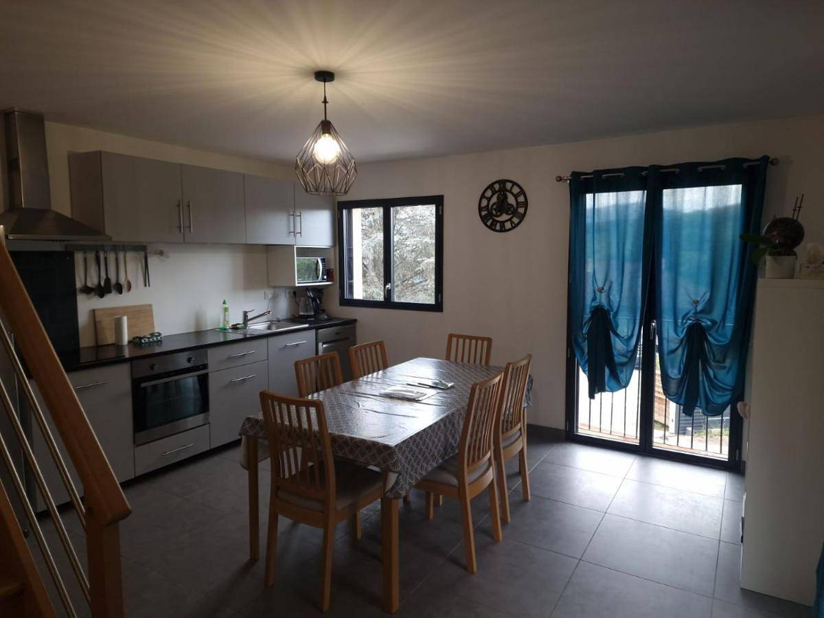 Appartement entier, Two-Bedroom Apartment in Saint-Martin-d'Uriage, Parc national des Écrins
