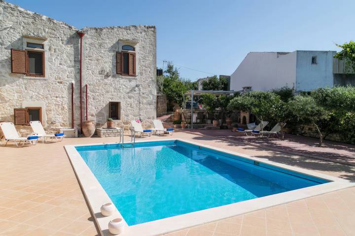 Villa para 5 pessoas, com Varanda e Terraço e ainda Jardim and Piscina em Alfa
