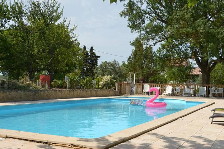 Location de vacances pour 4 personnes, avec piscine ainsi que vue et jardin, animaux acceptés à Laurac
