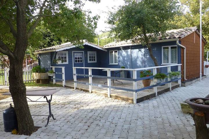 Gîte pour 2 personnes, avec piscine ainsi que terrasse et jardin
