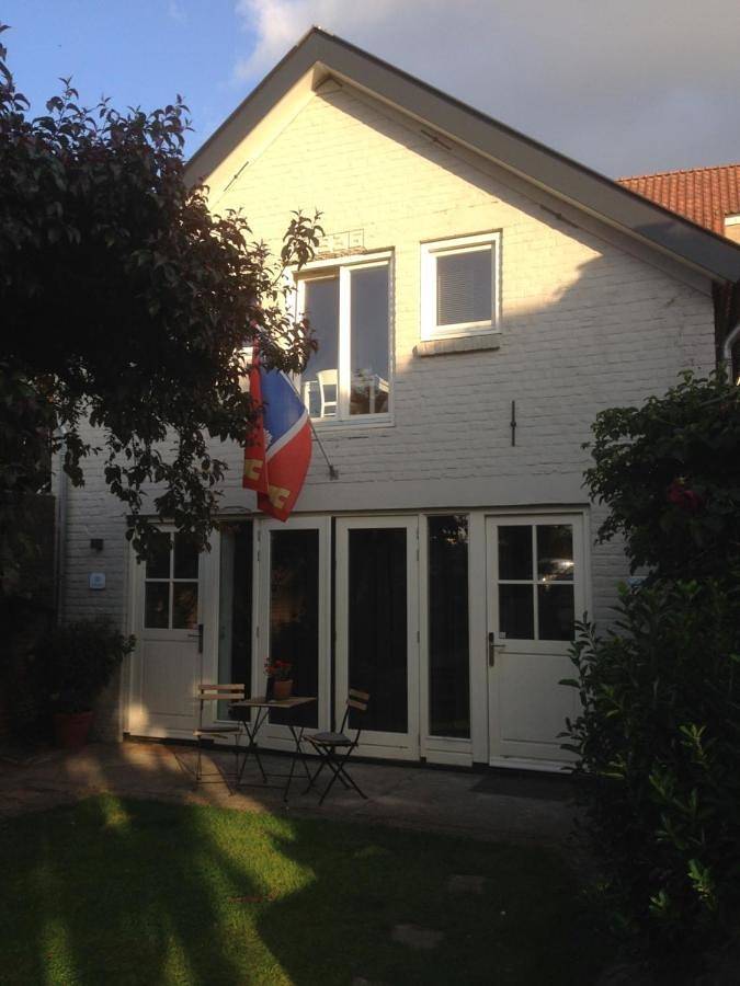 Vakantiewoning voor 2 personen, with Balkon and Terras as well as Tuin and Uitzicht in Zaltbommel