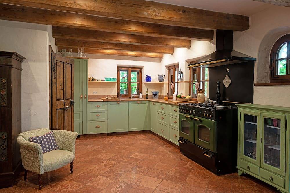 Charming and Unique Austrian House right by the Irrsee & Mondsee in Irrsee