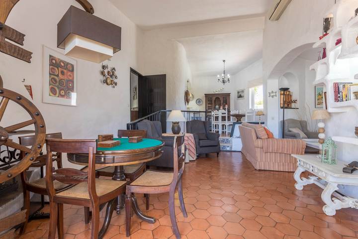 Ruime Villa "Morena" met Wi-Fi, tuin, terras, balkon & zwembad in Albufeira e Olhos de Água, Faro District