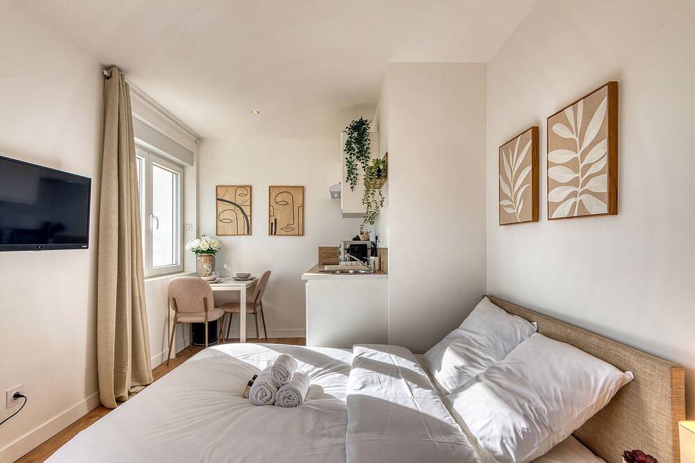 Appartement entier, La Suite Crème - Métro D - Gare de Vénissieux in Vénissieux, Lyon et ses environs