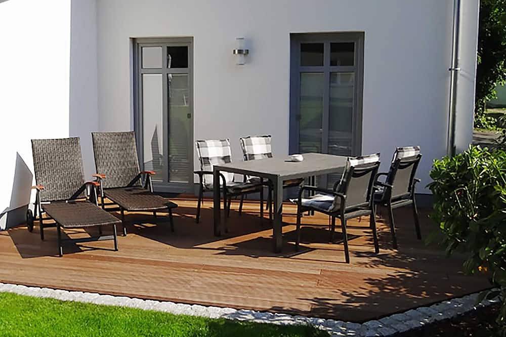 Ganze Wohnung, Komfort Appartement - Jasmund - Neu: Ferienhaus mit Kamin, 2 Bäder, 2 Sz - am in Polchow, Glowe