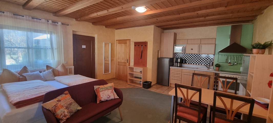 Ferienwohnung für 2 Personen, mit Balkon/Terrasse und Balkon sowie Terrasse in Fränkisches Weinland - 3