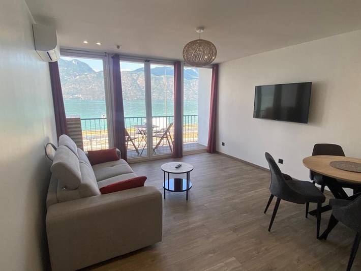 Gîte pour 4 personnes, avec terrasse et vue ainsi que sauna et vue sur le lac à Tresserve - 3