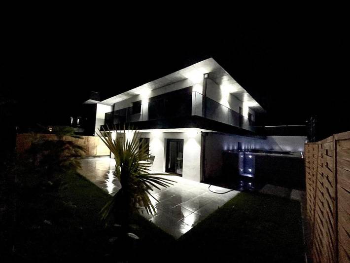 Villa pour 8 personnes, avec jacuzzi et jardin