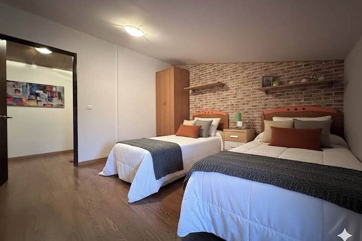 Location de vacances pour 10 personnes, avec jardin et balcon, animaux acceptés à Liétor - 3